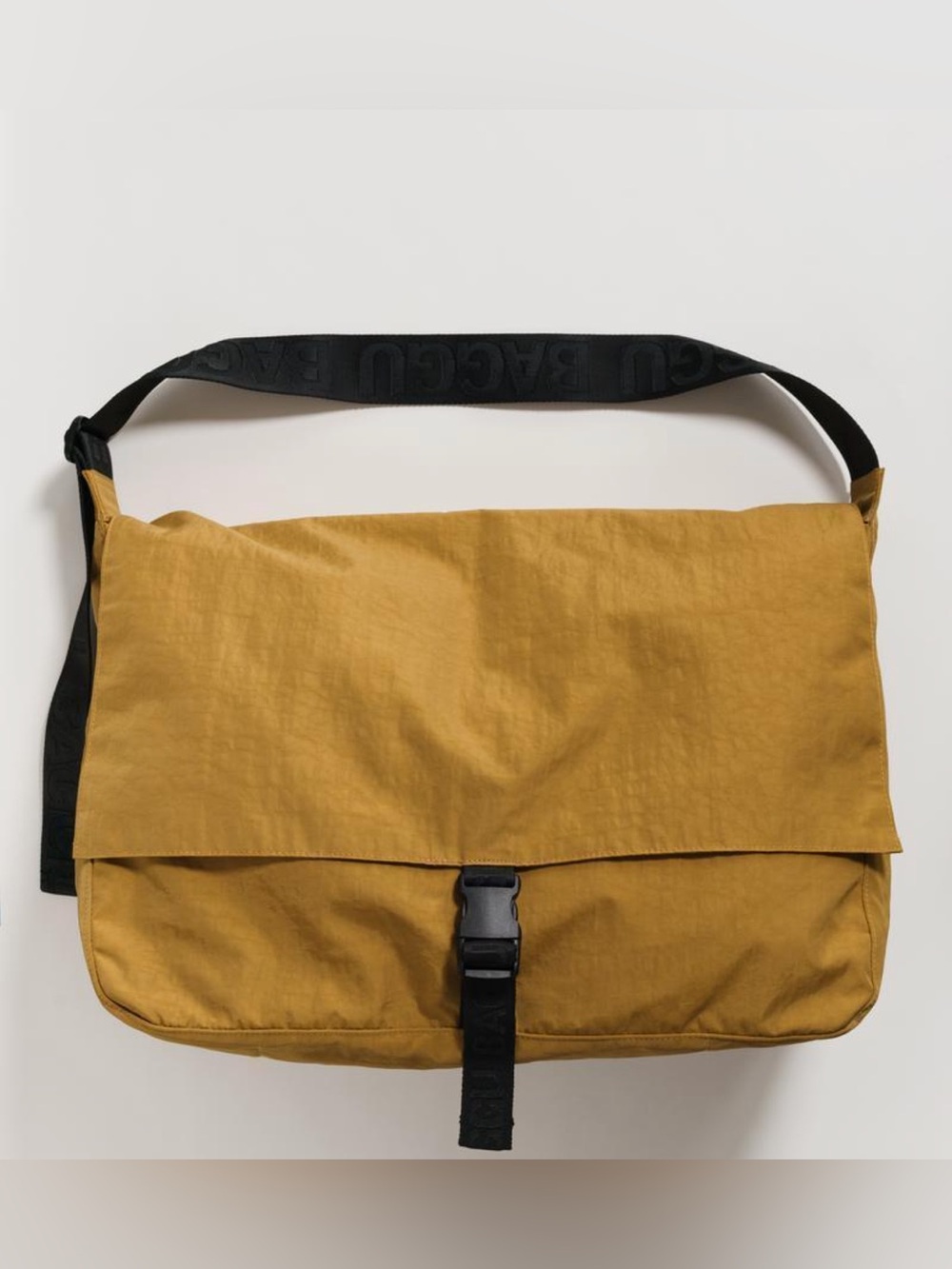 Baggu Large Travel Sport Messenger Bag in Camel